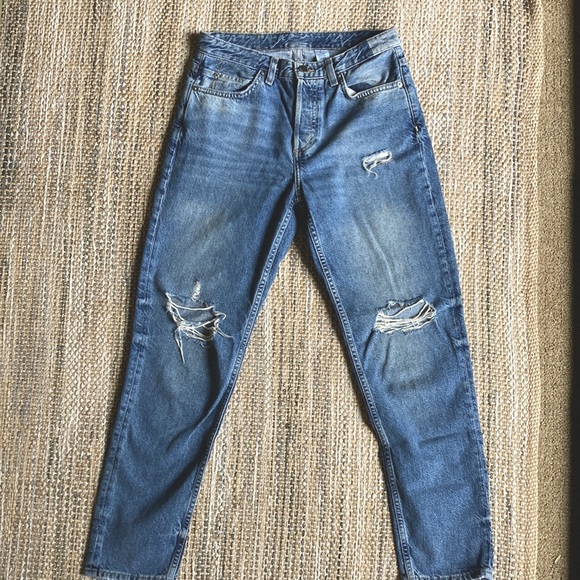 H&M high-rise distressed boyfriend jeans size 2 - Picture 1 of 1